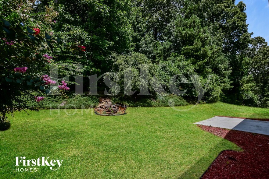 Building Photo - 6014 Fairing Drop