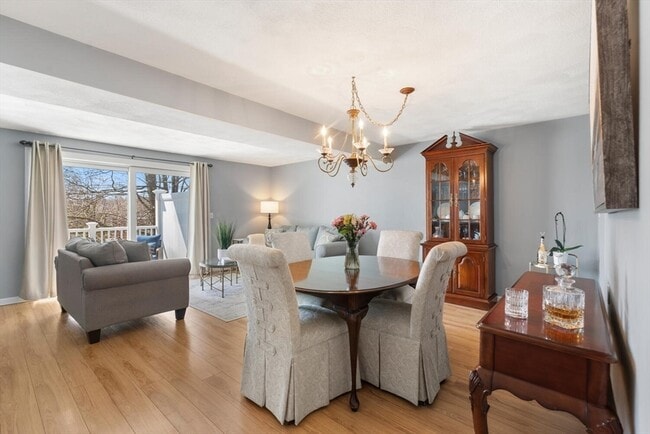 Building Photo - 320 Newbury St