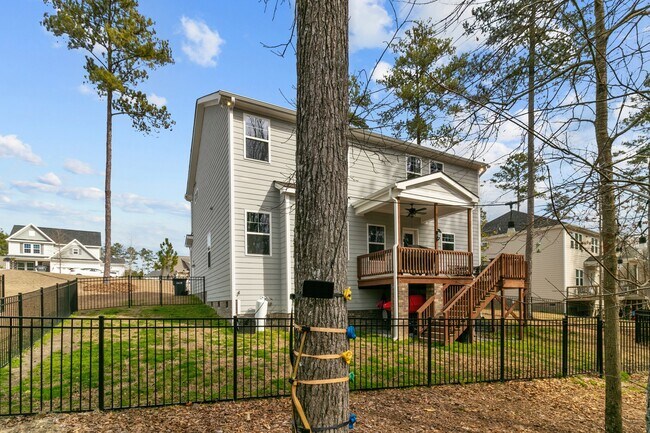 Building Photo - 230 Parrish Ln