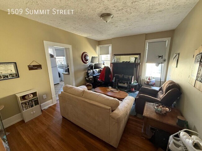 Building Photo - 1509 Summit St