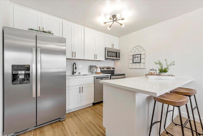 Building Photo - 745 Independence Ave