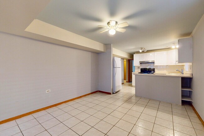 Building Photo - 4744 N Hermitage Ave