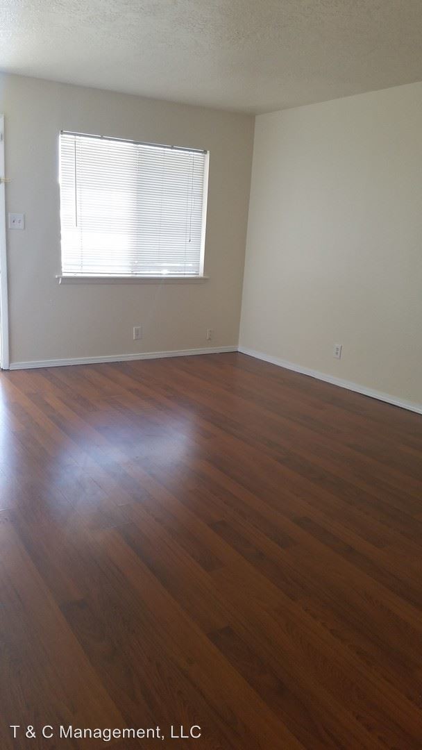 Building Photo - 3803 Aspen Ave NE