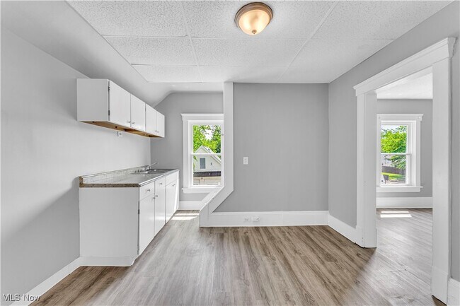 Building Photo - 13437 Kirton Ave