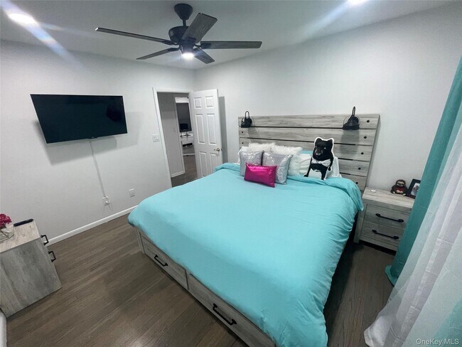 Building Photo - 250 New York Ave