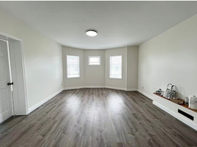 Building Photo - 539 Washington St