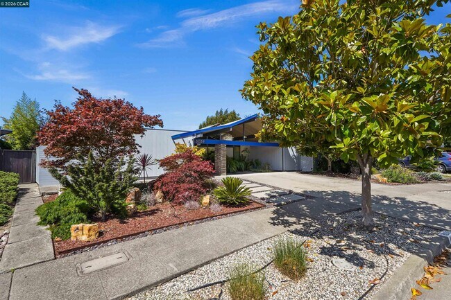 Building Photo - 8039 Shay Dr