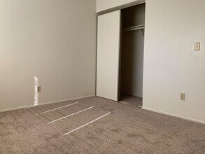 Building Photo - 2 bed 1.5 bath with a 2-car garage in Rocklin