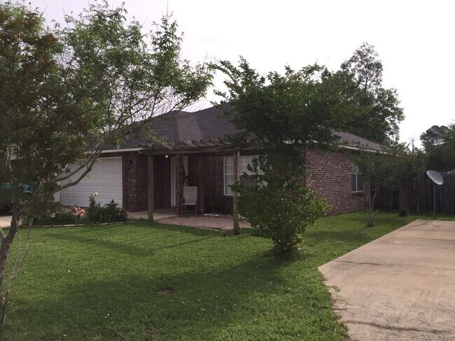 Building Photo - Biloxi 3 Bedroom