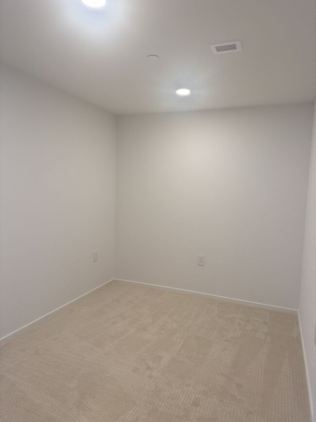 Building Photo - The Park Ward Village - High Floor One Bedroom, One Bath, Den with Ocean Views!