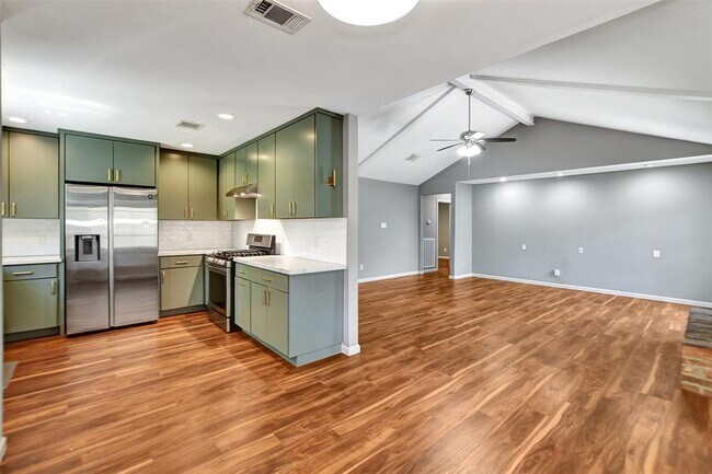 Building Photo - 25802 Maplewood Dr