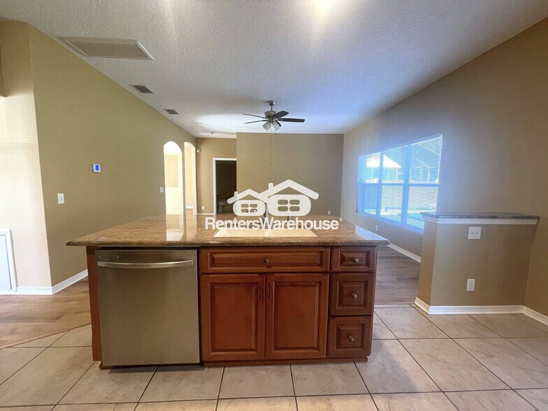 Building Photo - 884 Addison Dr NE