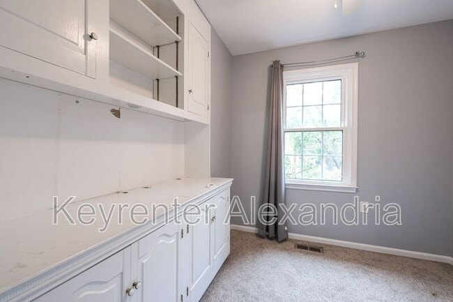 Building Photo - 3818 Vermont Ct