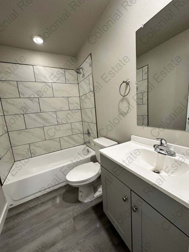 Building Photo - 2 Bedroom 2 Bathroom