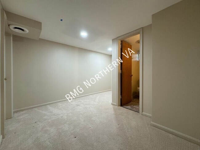 Building Photo - 7046 Lee Park Ct