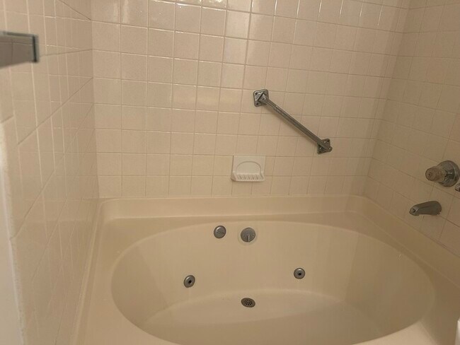 Building Photo - Move-in Ready Luxurious 2 bedroom, 2 bathroom affordable condo in Hoover, Alabama