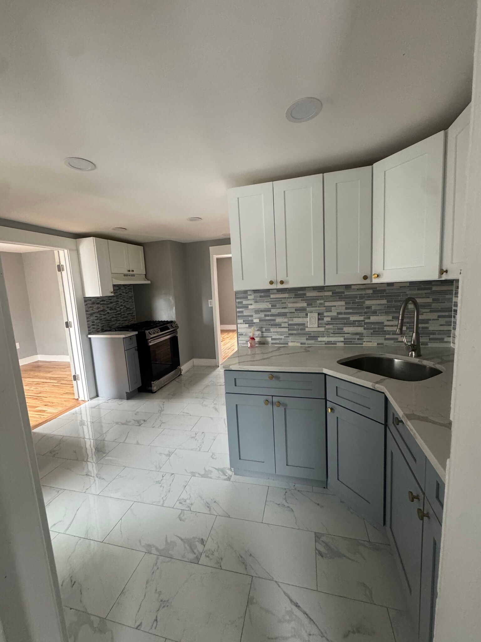 Building Photo - 478 Shelton Ave