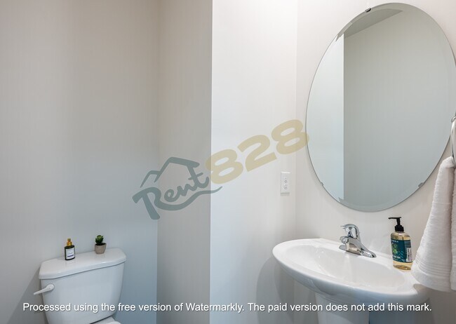 Building Photo - 96 Farmwood Ln