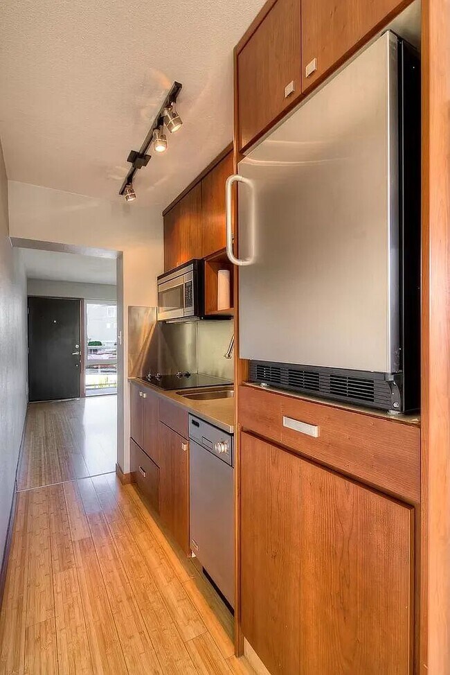 Building Photo - Location, Location, Location! - Modern one bedroom near Alki Point Lighthouse