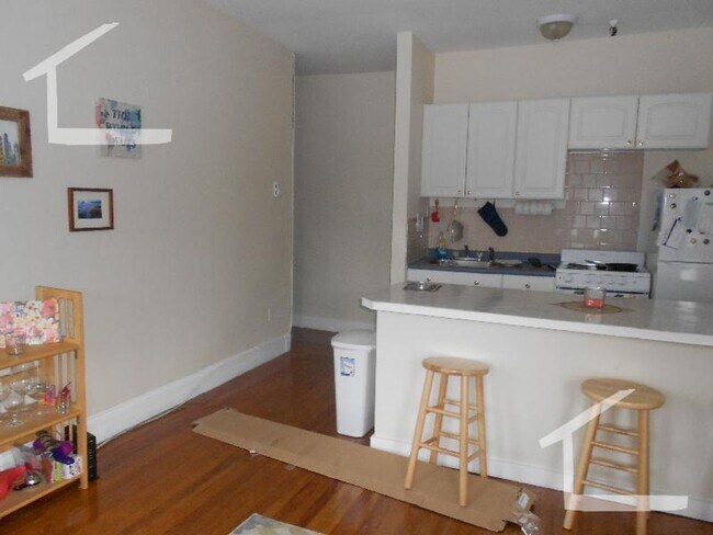 Building Photo - Central Fenway Location. Students Welcome!...
