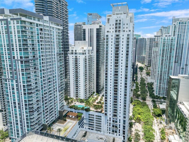 Building Photo - 1060 Brickell Ave