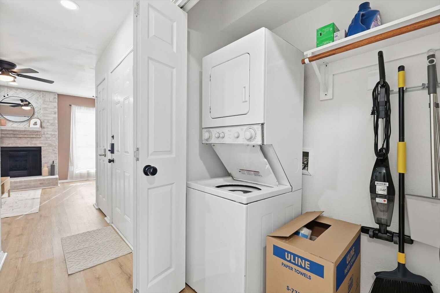 Building Photo - 2160 E Arkansas Ln