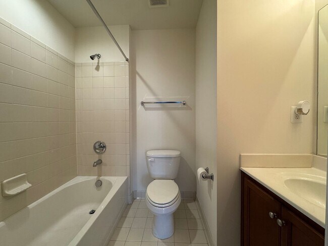 Building Photo - Gorgeous 3 Bed 3.5 Bath Interior Townhome In Powells Run Village