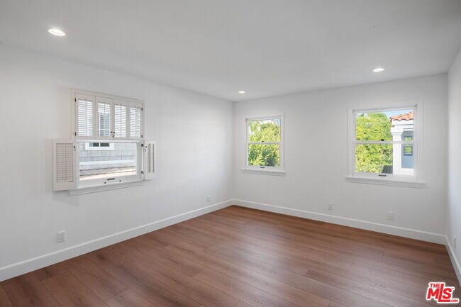 Building Photo - 459 21st Pl