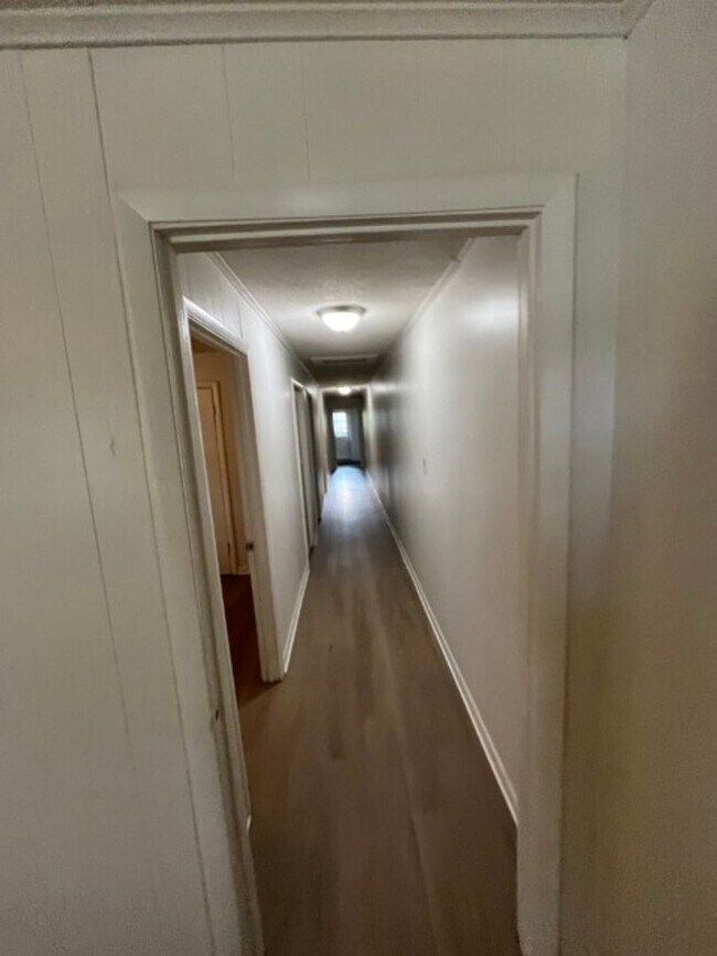 Building Photo - West Nashville 3BR Duplex
