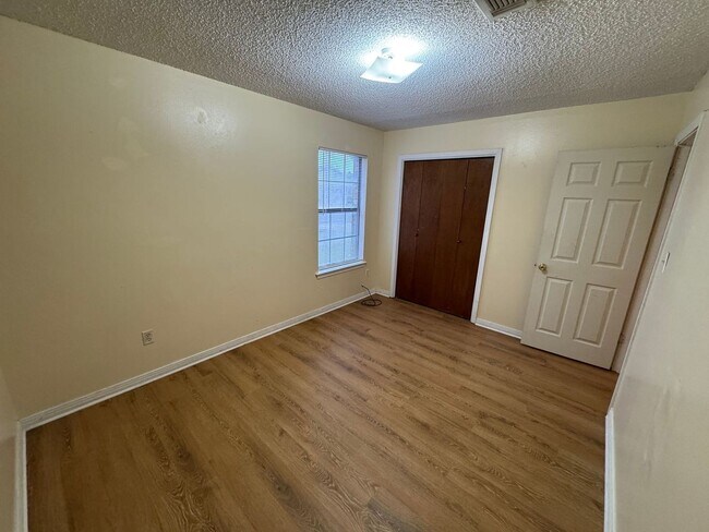 Building Photo - 800 Christian Dr