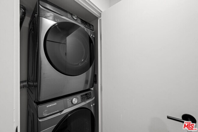 Building Photo - 835 N McCadden Pl