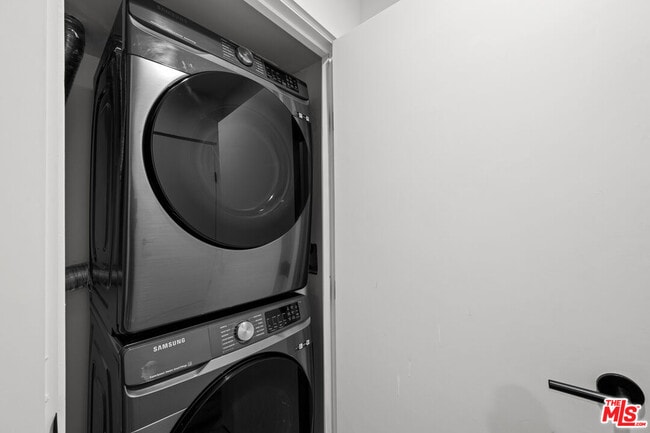 Building Photo - 839 N McCadden Pl