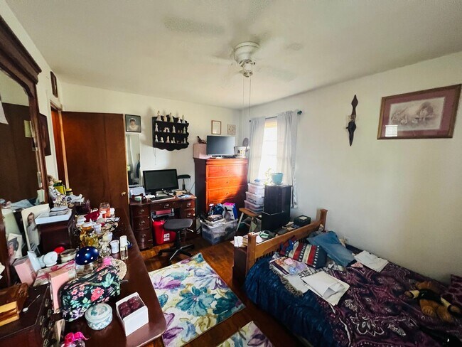Building Photo - Adorable 3bdrm/1bth Brich Rancher Convenie...