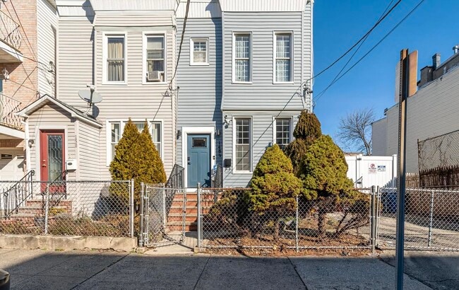 Building Photo - 148.5 Union St