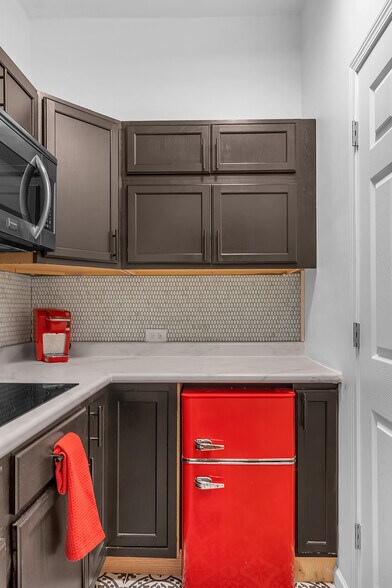 Building Photo - 139 Center St