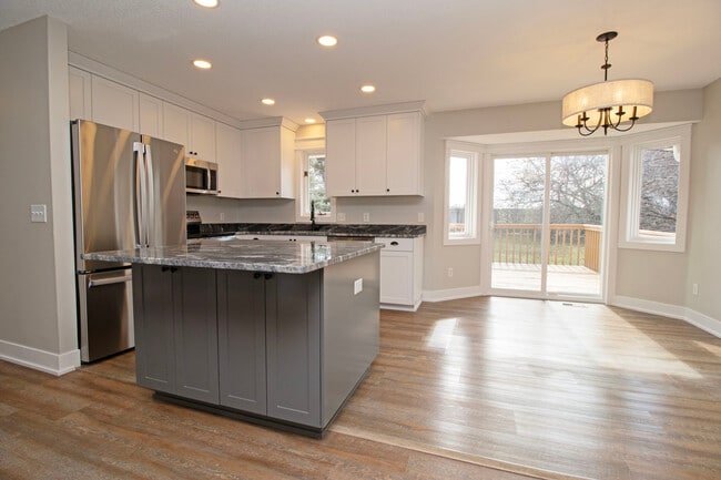 Building Photo - 6082 Kalland Cir NE