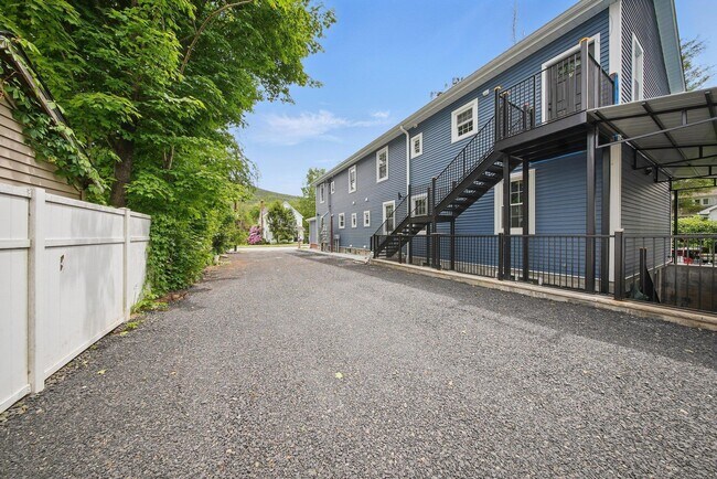 Building Photo - 14 Yankee Pl