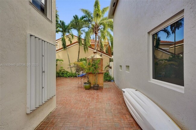 Building Photo - 1046 Satinleaf St