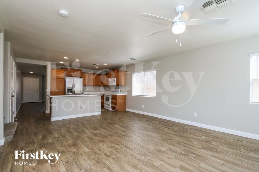 Building Photo - 11623 W Fooks Dr