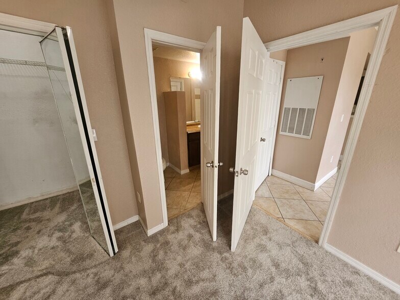 Building Photo - 5525 Pga Blvd