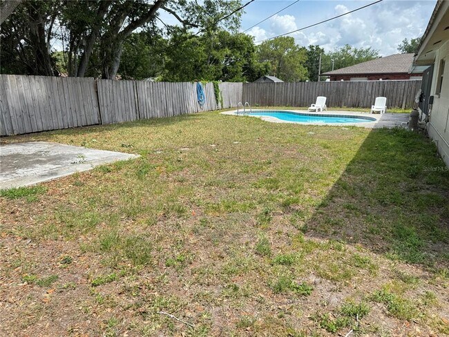 Building Photo - 1602 Leslie Dr