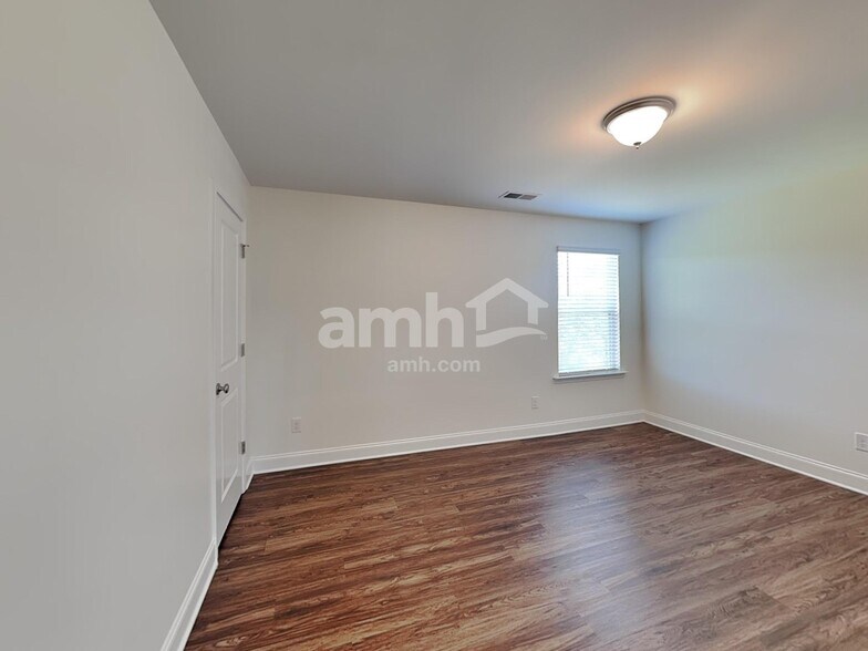 Building Photo - 184 Larragan Dr