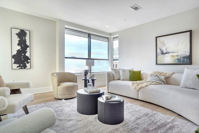 Building Photo - 62 Foundry St