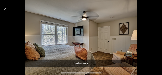 Upper bedroom - 78 Citadel Ln