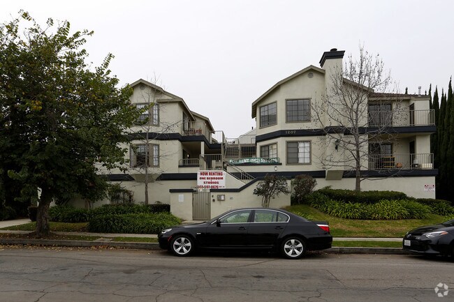 Building Photo - 1207 Mira Mar Ave