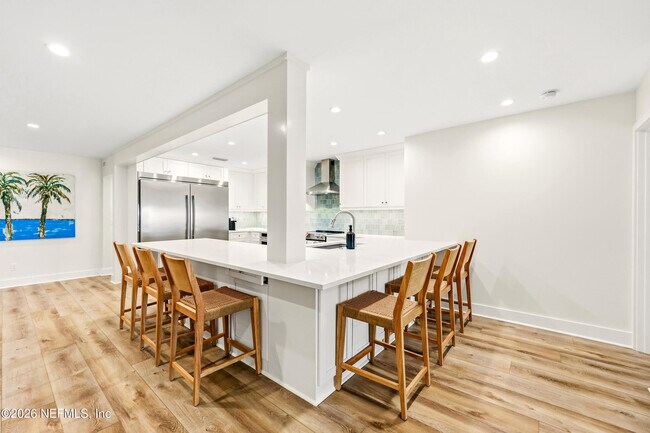 Building Photo - 10 10th St