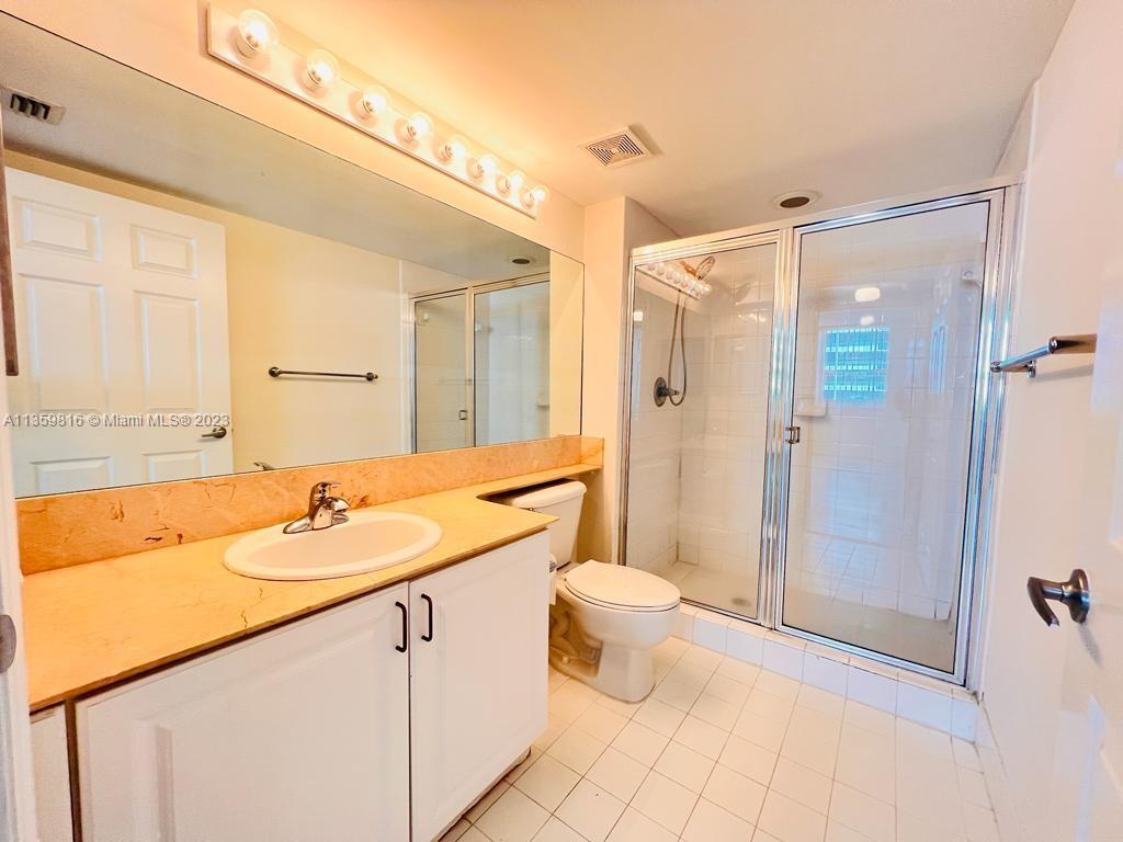 Building Photo - 1155 Brickell Bay Dr