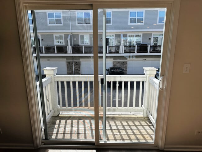 Building Photo - 208 Goldenrod Dr