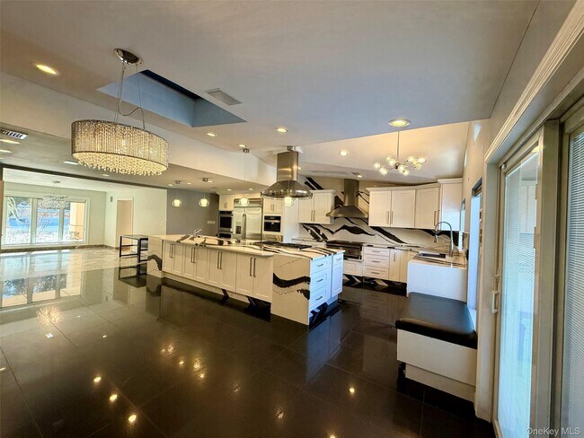 Building Photo - 5 Glen Hill Ct