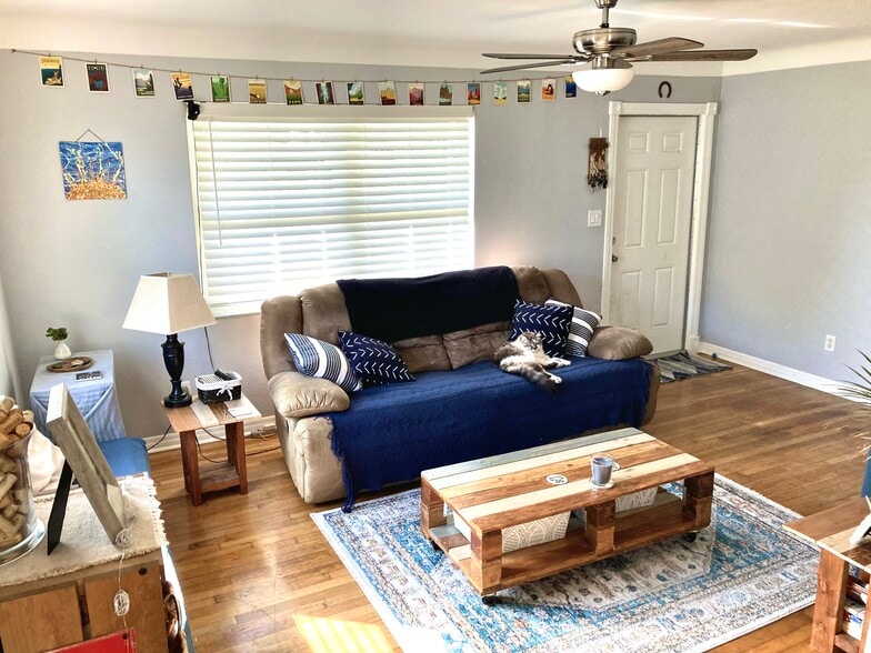 Living Room - 2121 8th Ave N